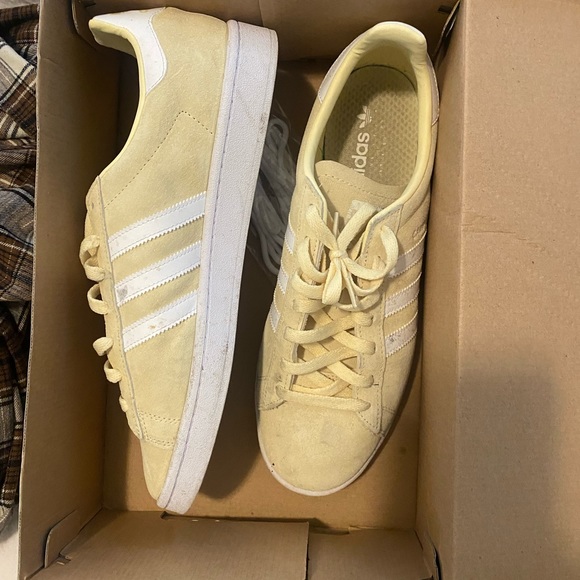 3 pairs of shoes 50 bucks each - Picture 3 of 3